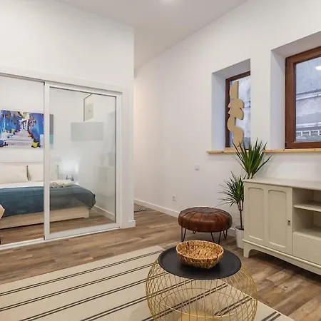 Bright With Garden Apartment *